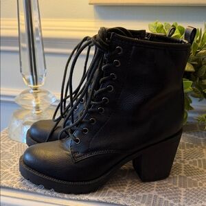 Black Lace-Up Zigisoho Chunky Heel Ankle Boots - Women
